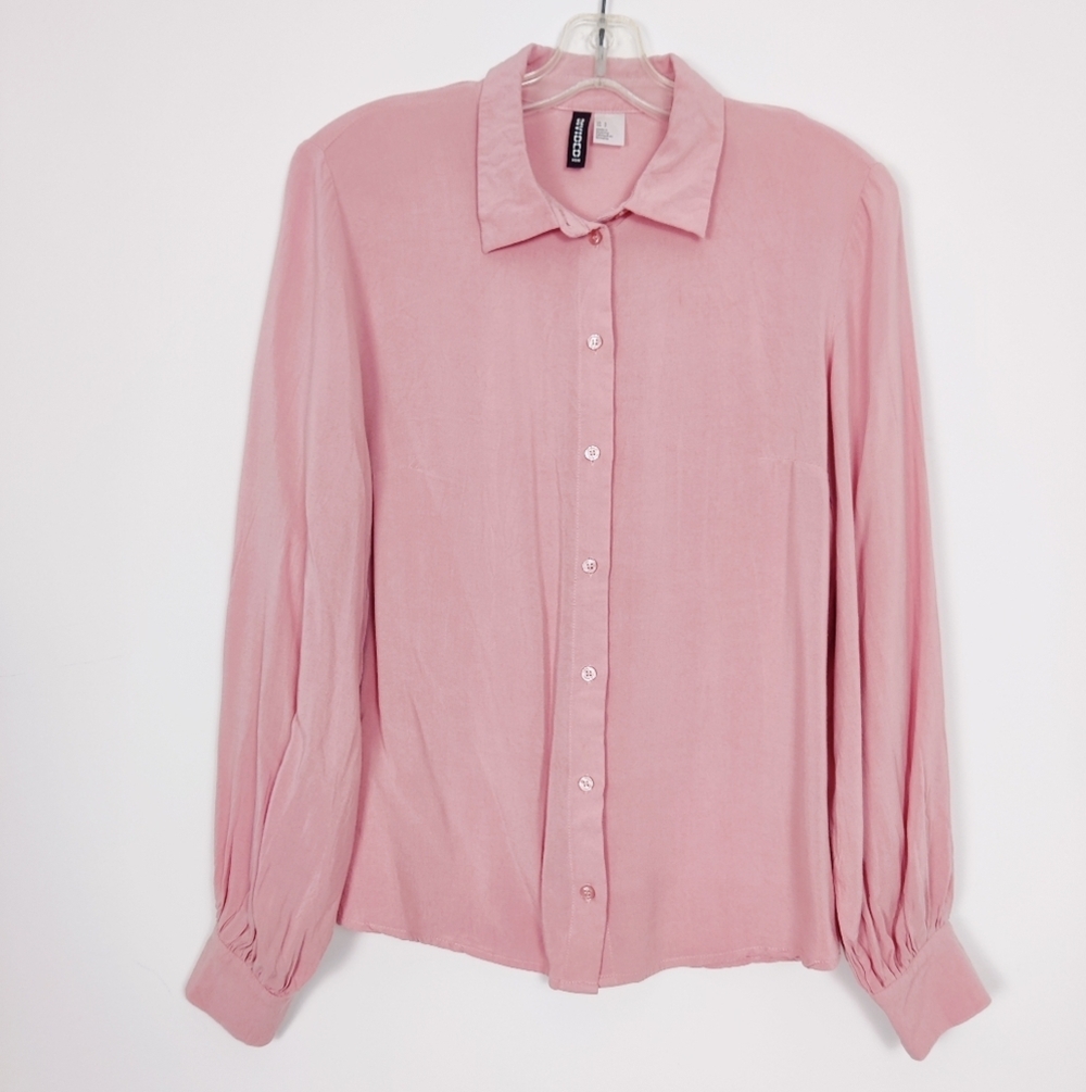 H&M Women's Button Down Shirt in Light Pink Size Small Lightweight